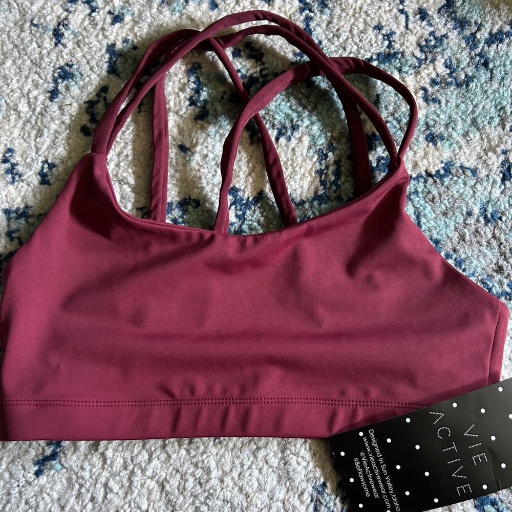 NWT Vie Active sports bra Sz Small